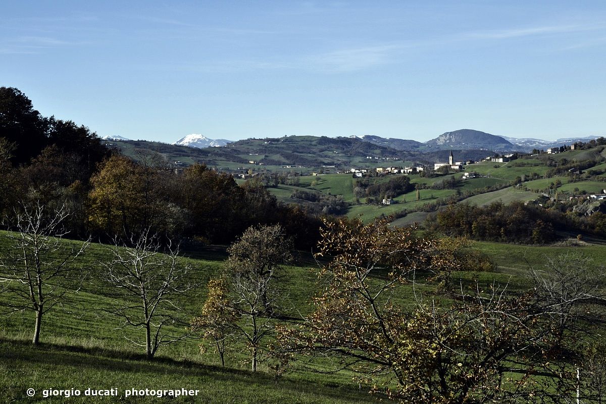Varana (mo) with a view of the Apennines