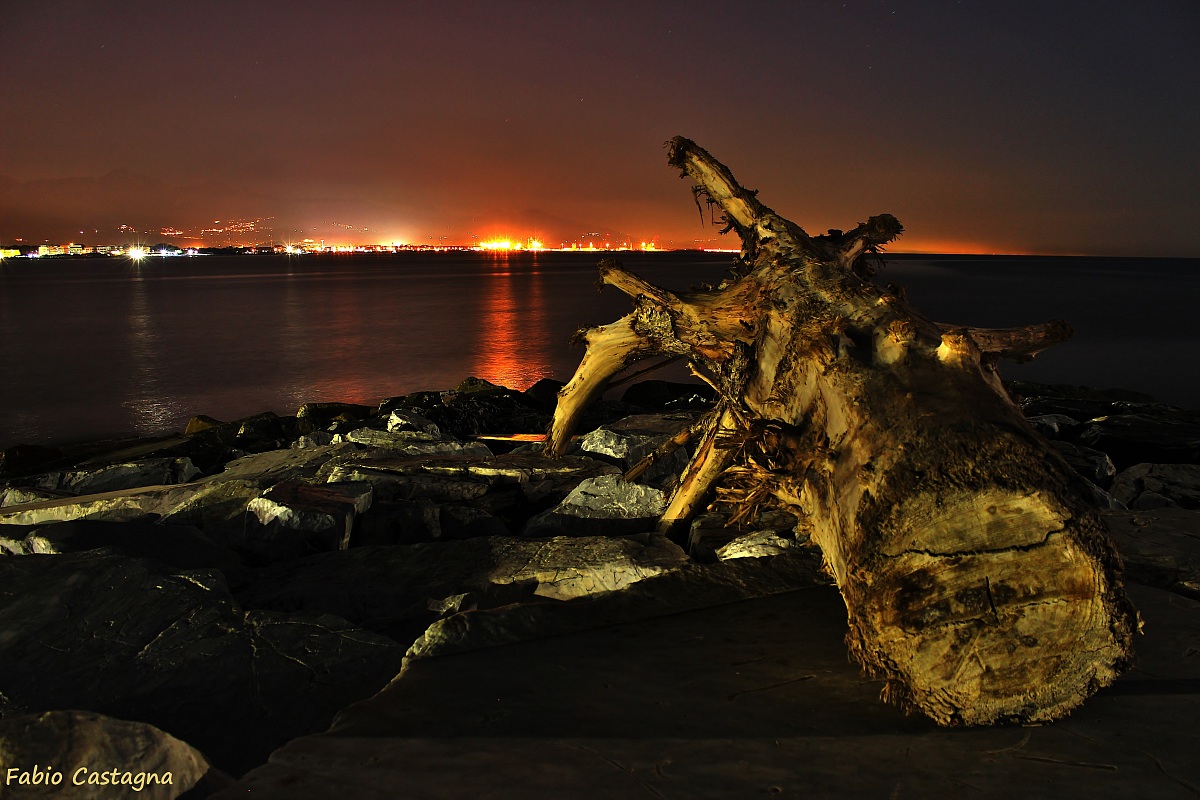 Sugli scogli di notte