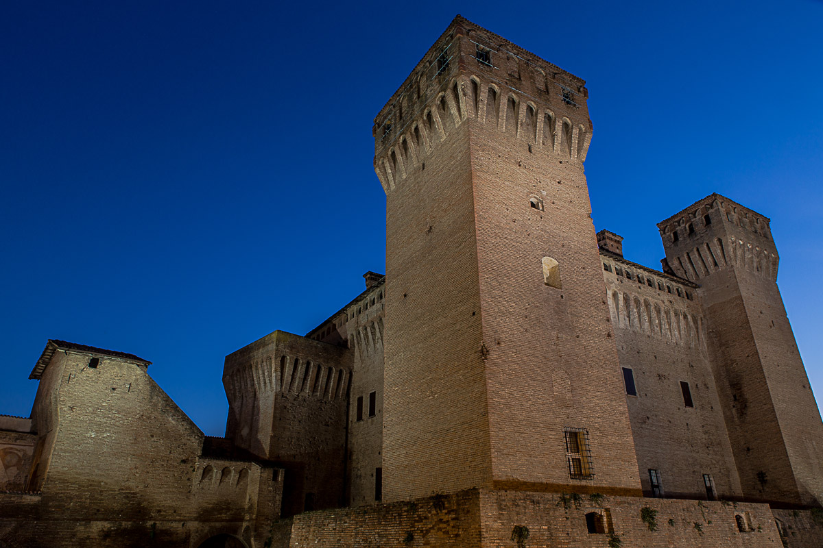 Castello di Vignola ora blu