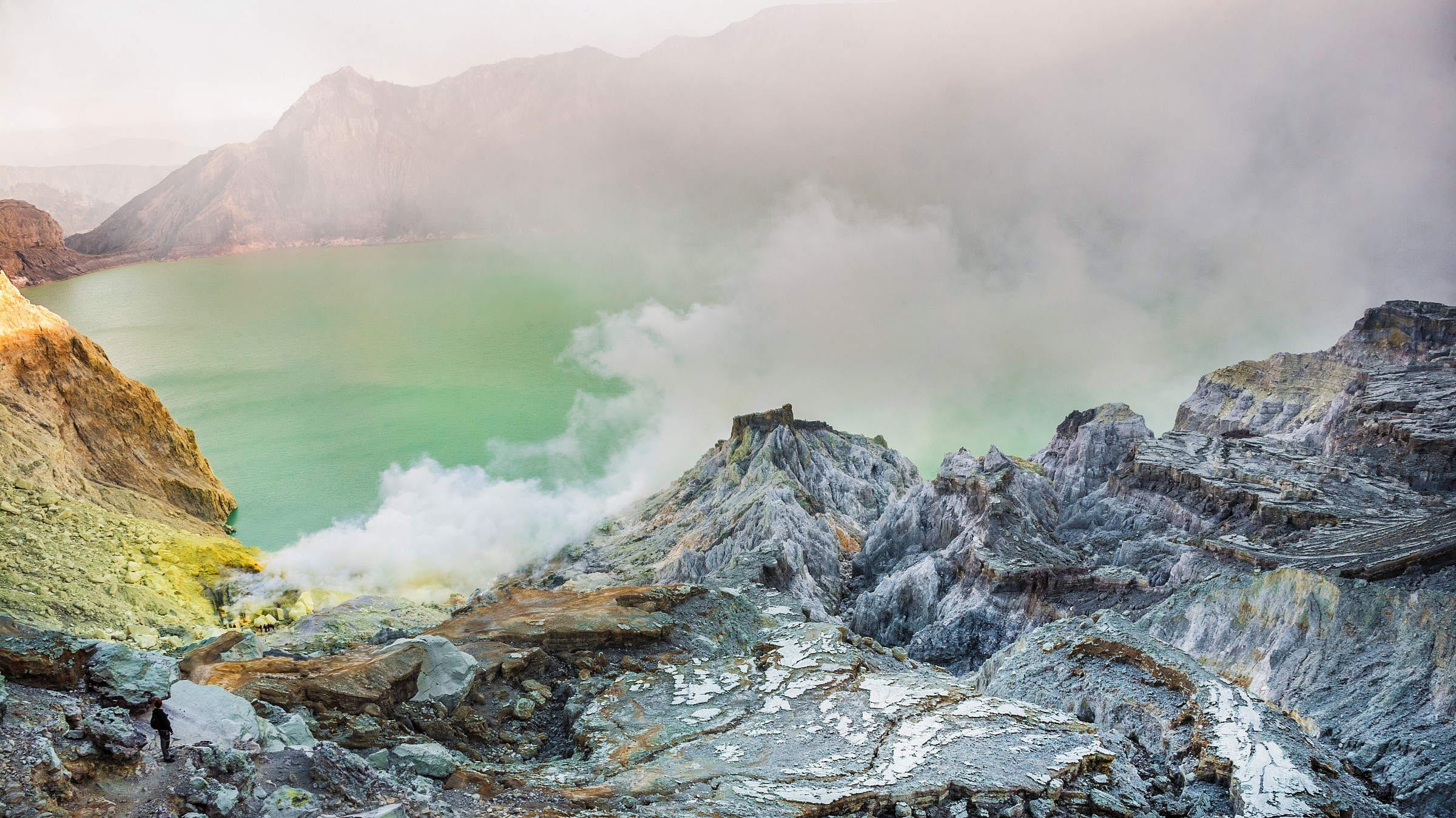 Il Kawah Jien, inferno di zolfo