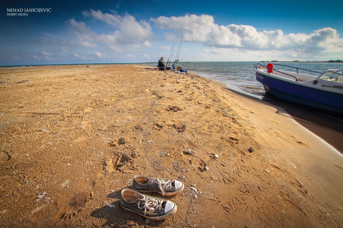 Bonaca. Beach, fishing delata Ebro