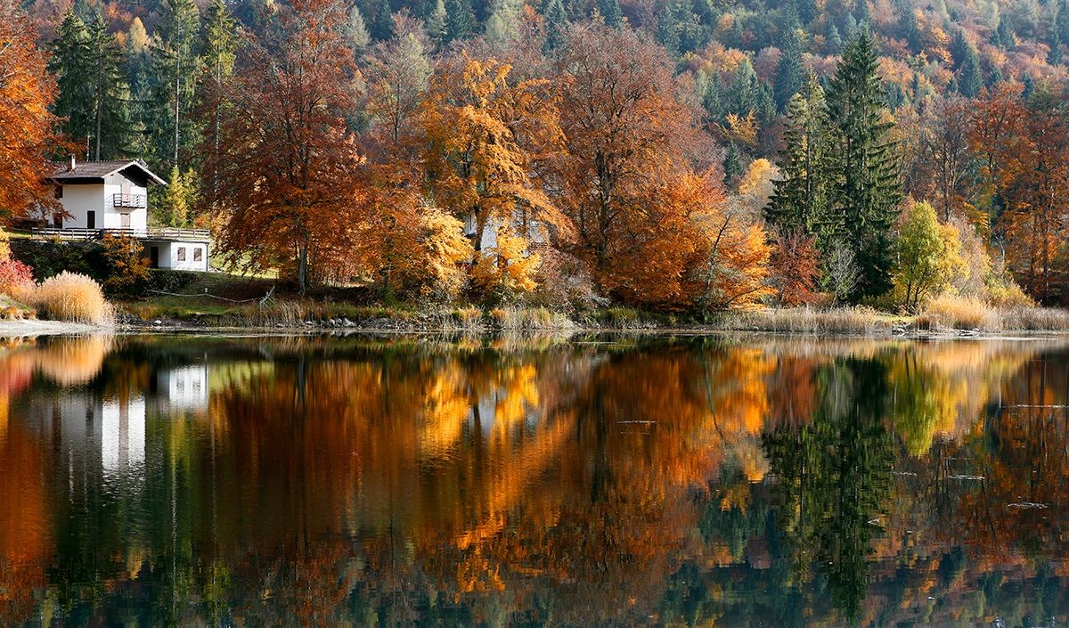 The lake Cei in autumn