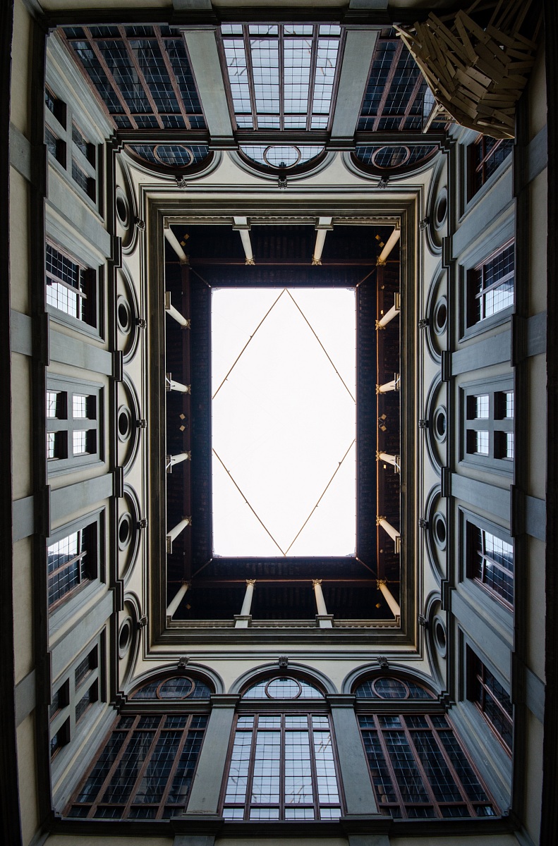 Symmetries of lights at Palazzo Strozzi