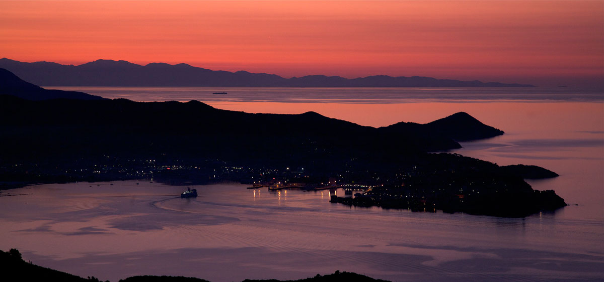 Dietro Portoferraio la Corsica