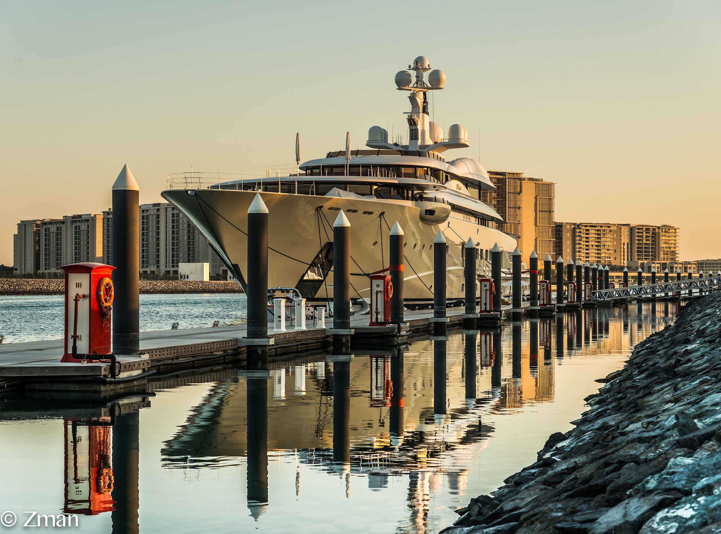 Pelorus Super Yacht a Yas Marina
