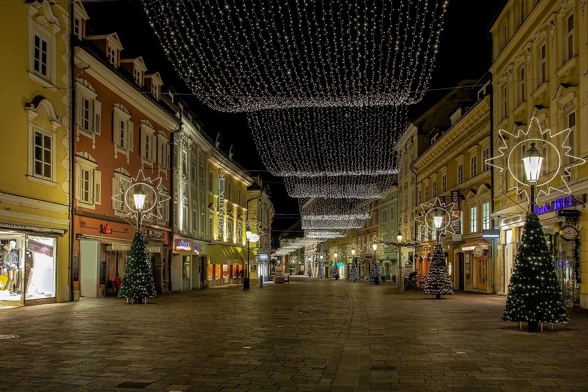 Splendors of lights all over the city ..