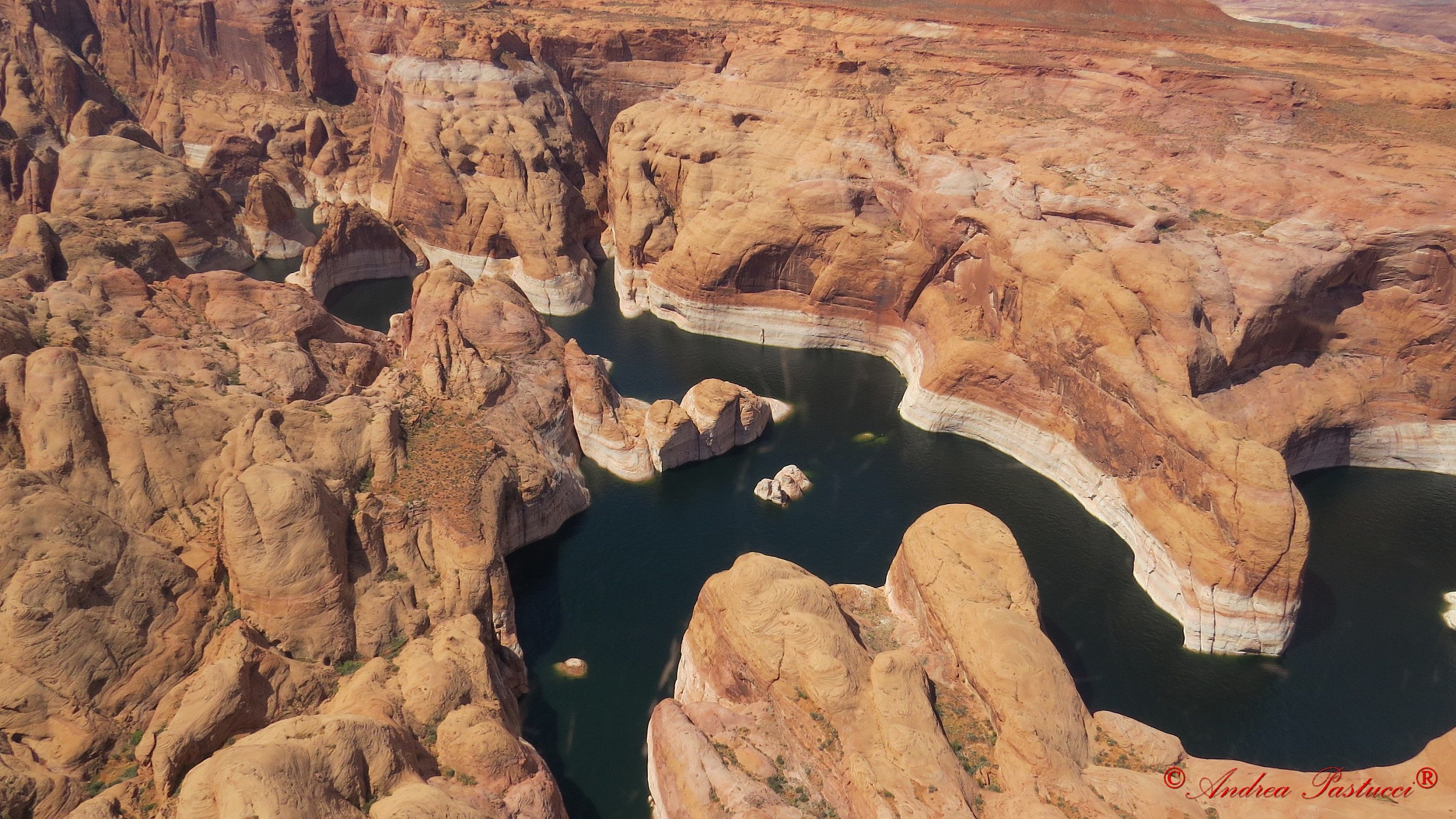 l'acqua che solca la roccia - Canyon