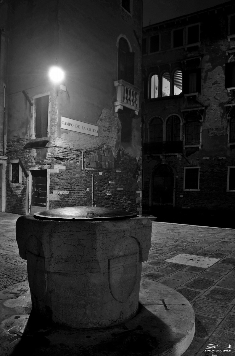 Il pozzo Venezia - notte
