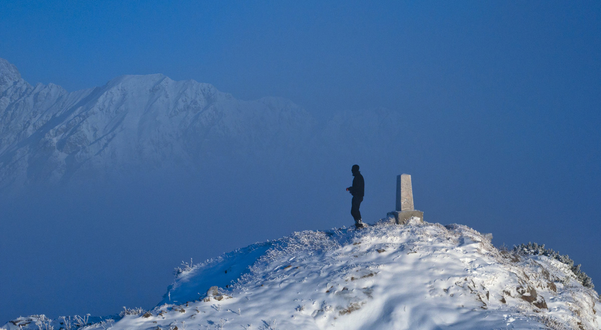 Escursionista sul Pal Piccolo - Passo Monte Croce Carnico.
