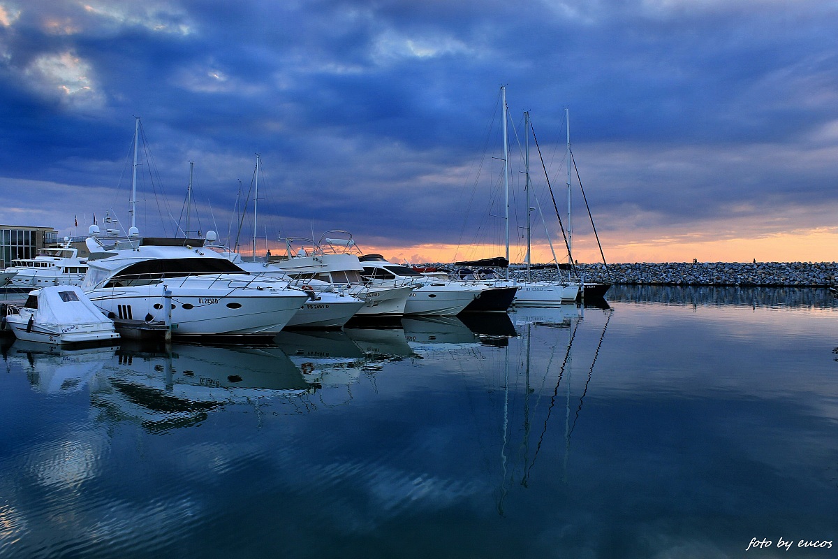 Port of St. Vincent (li)