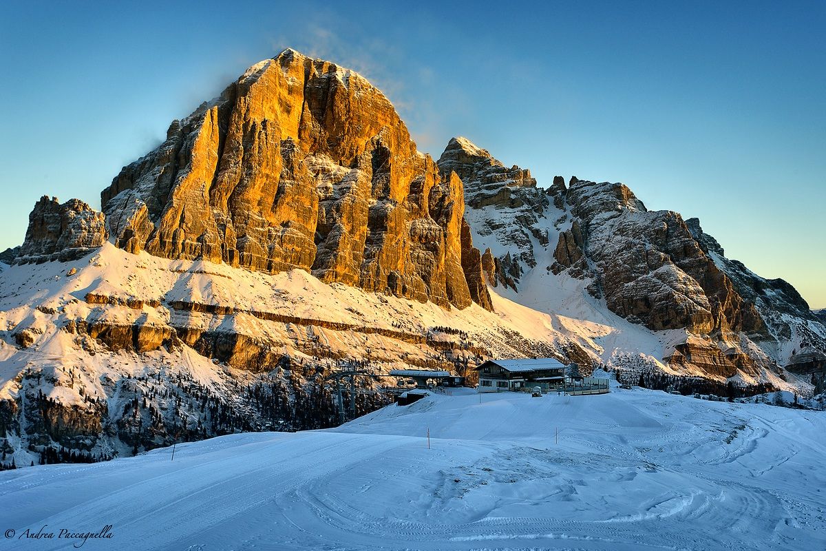 Sunrise in front of the Tofana Rozes