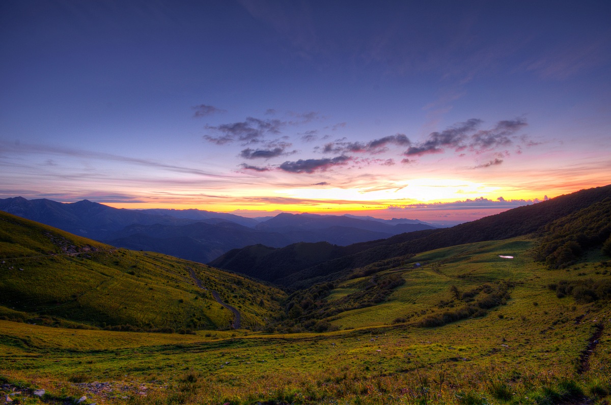 Storm colors before the sun did peek