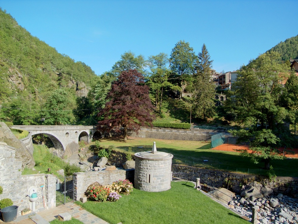 Colori primaverili a Rosazza (Biella)