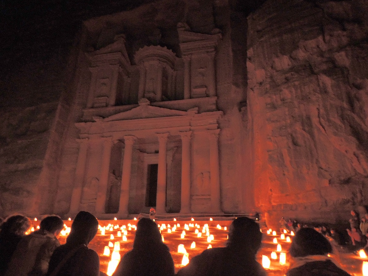 Petra di notte