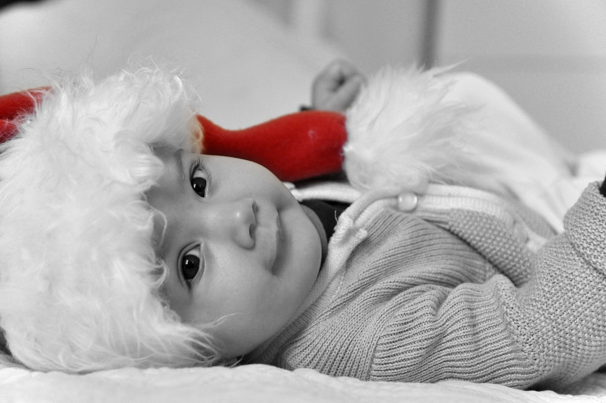 Anna b / n with hat of Santa Claus