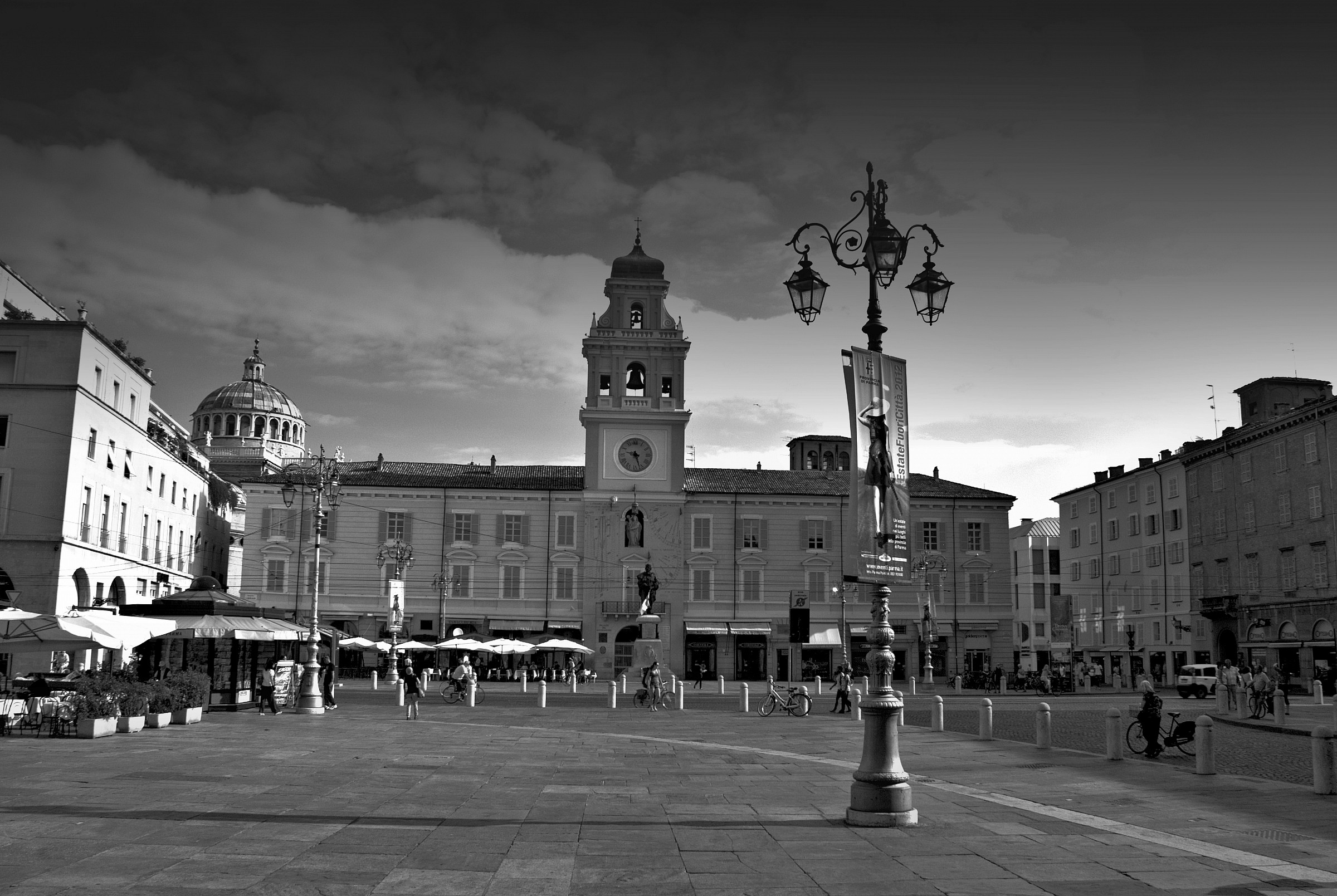Parma-piazza Garibaldi B/W