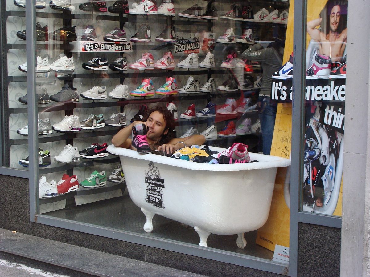 A bath of shoes