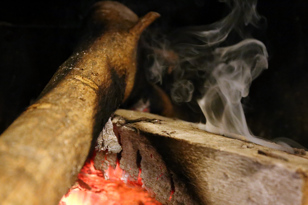 Dancing smoke from the wood