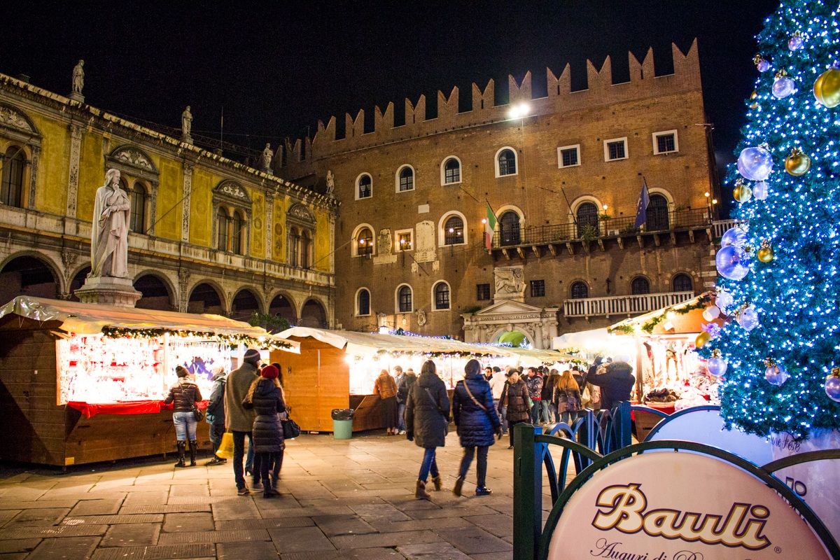 Piazza Dante with markets