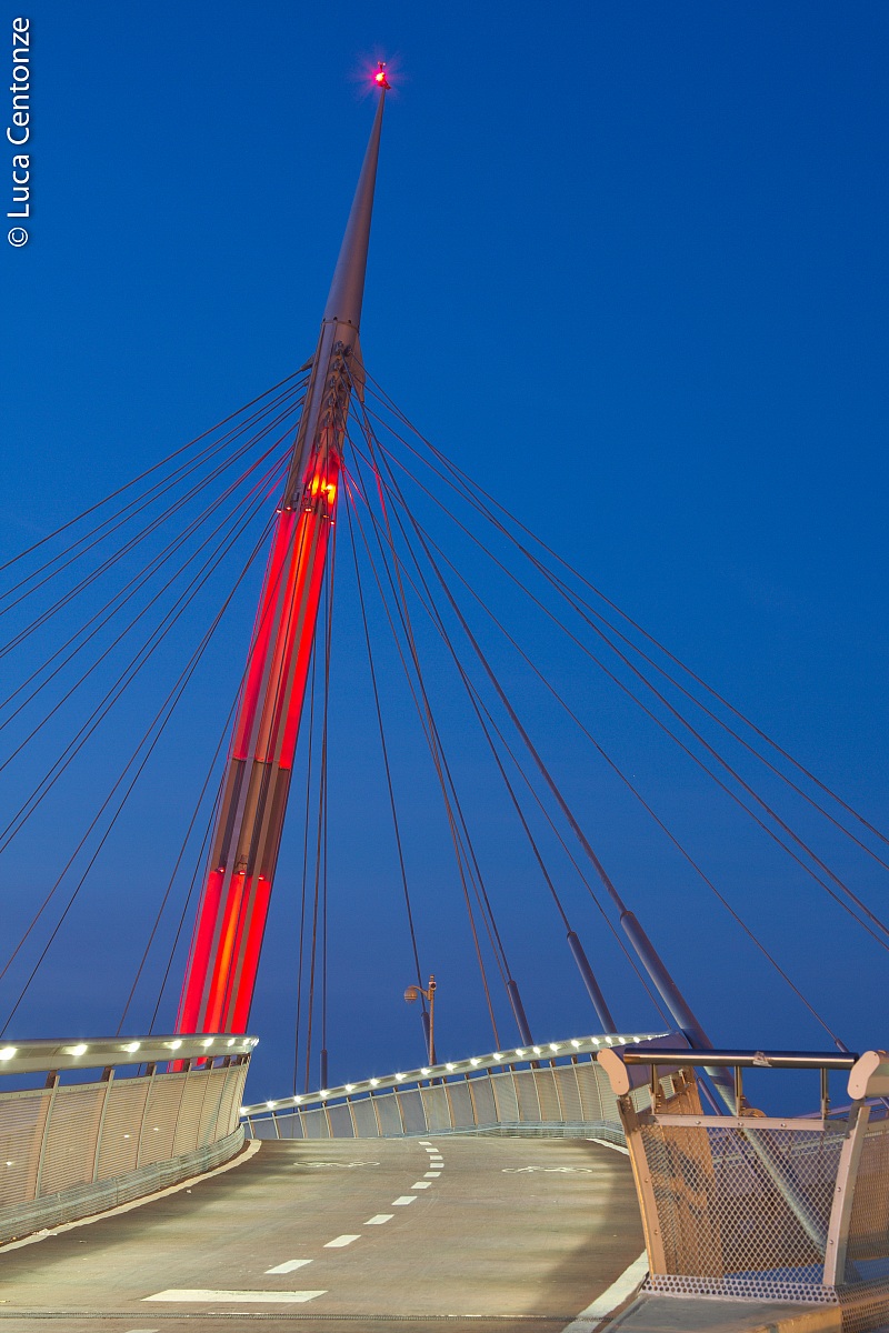 The bridge over the sea of ??Pescara (2)