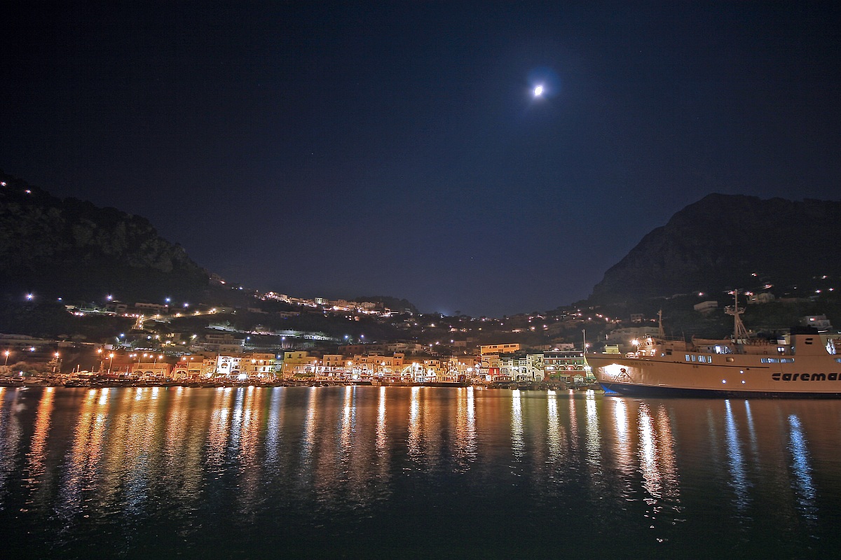 Fullmoon on Capri harbour
