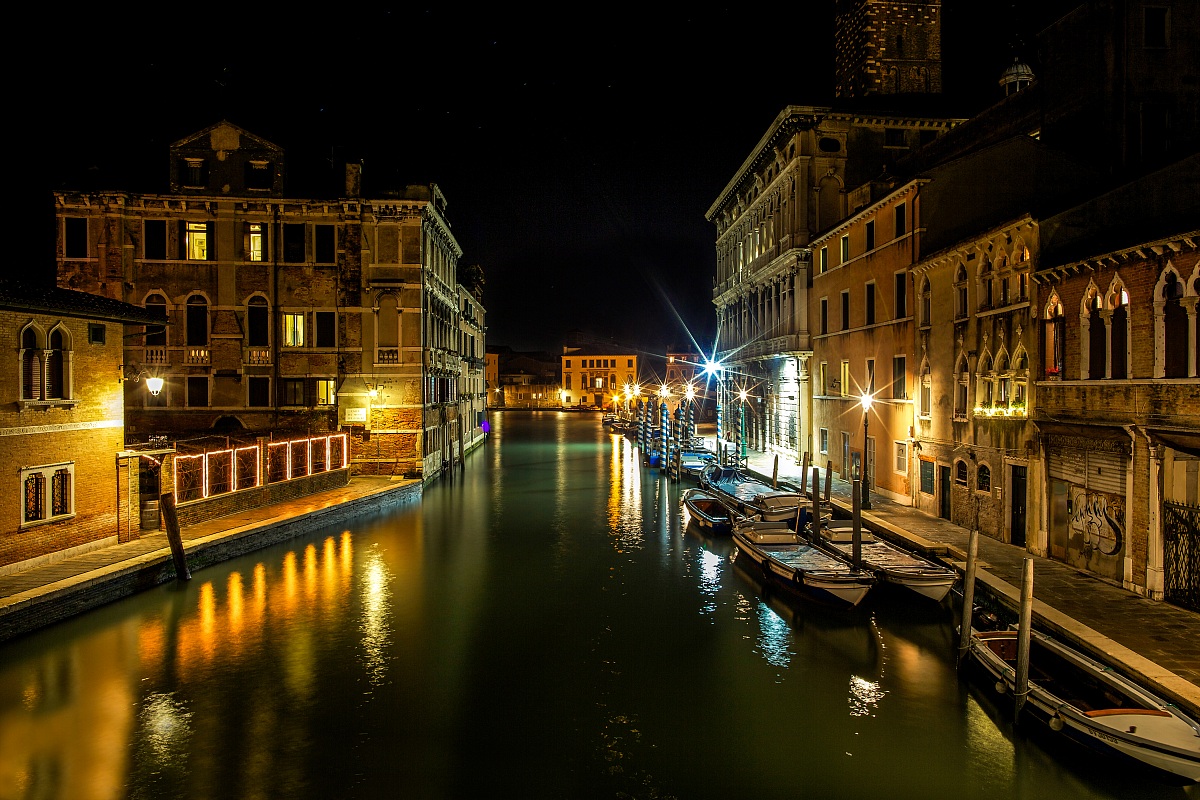 glimpse Venetian Night