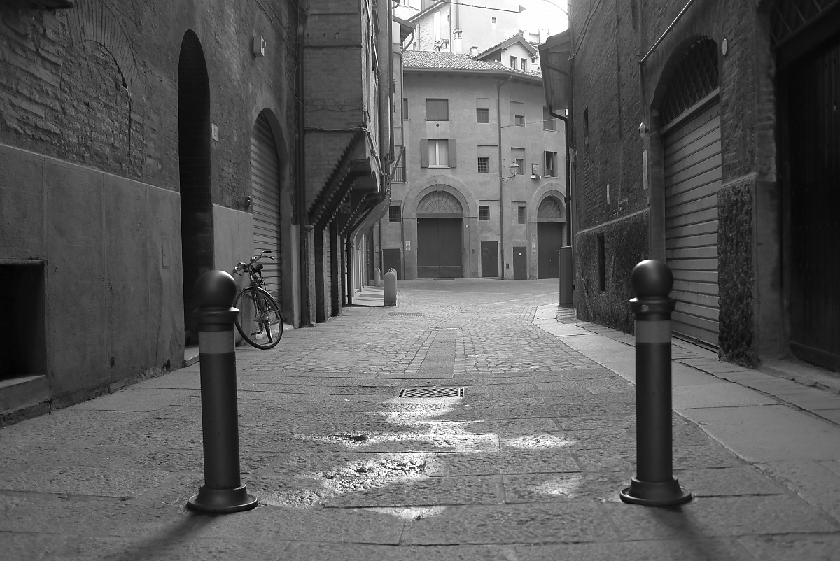 Via De Pepoli B & W Bologna