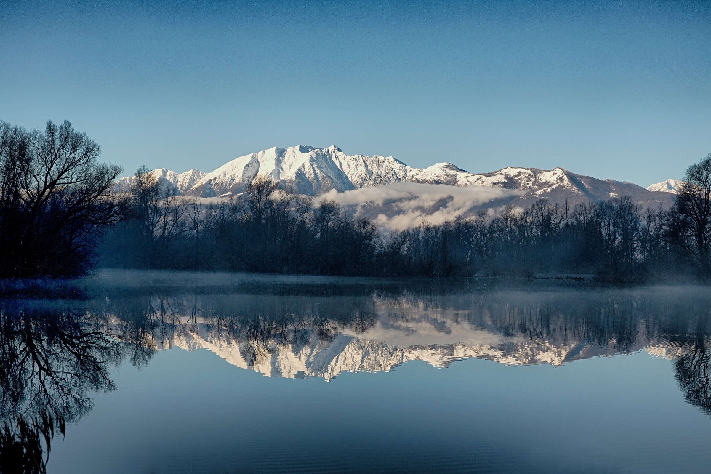 riflessi montagna magadino