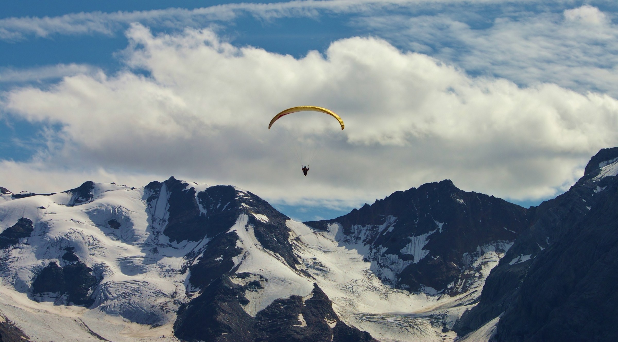 In flight between Zebrù and Königsspitze