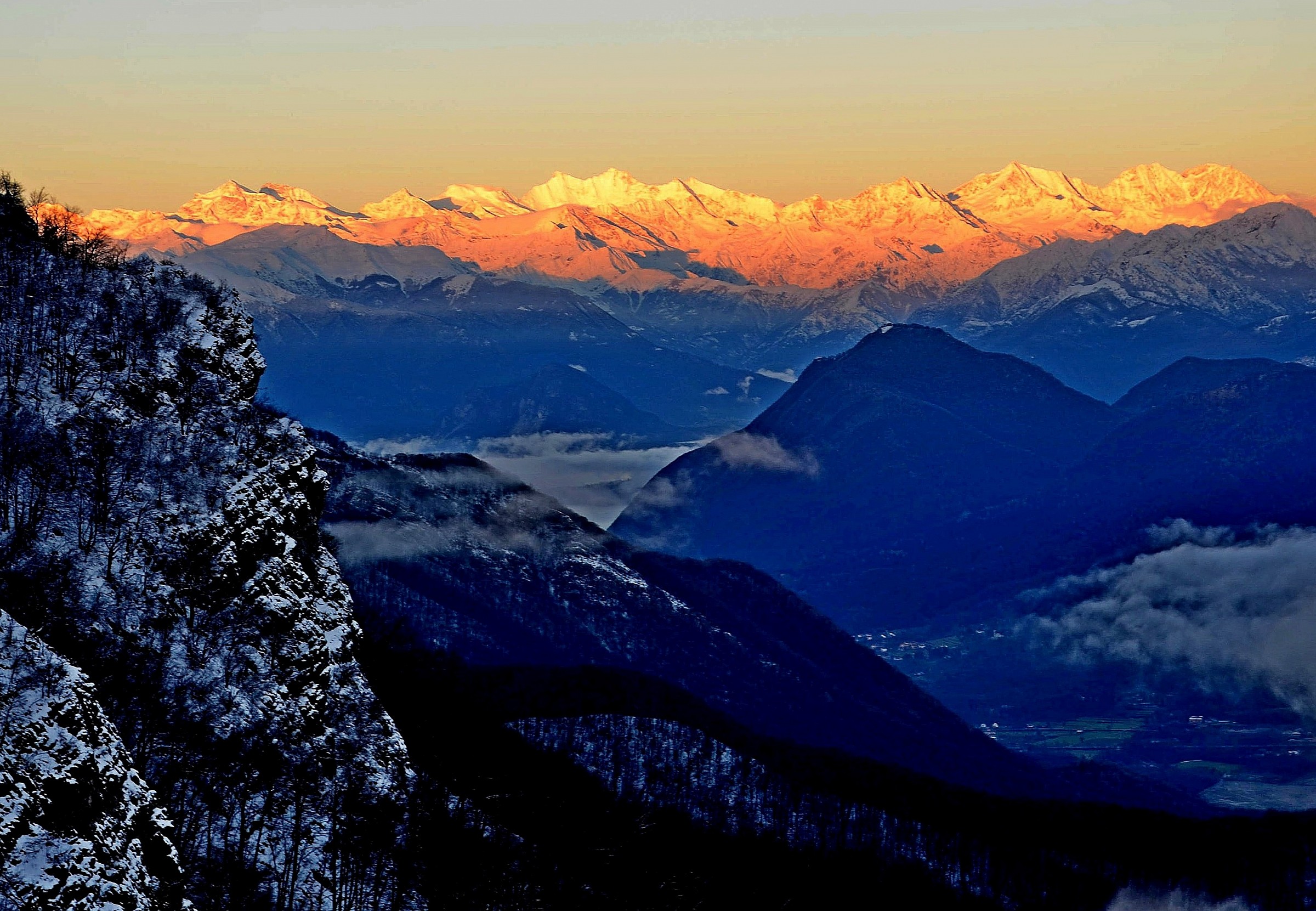 L'alba colora il Rosa