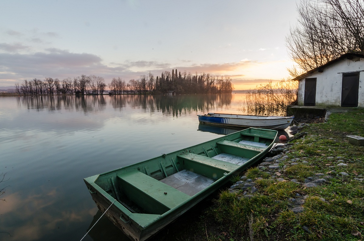 tramonto sul lago di pusiano