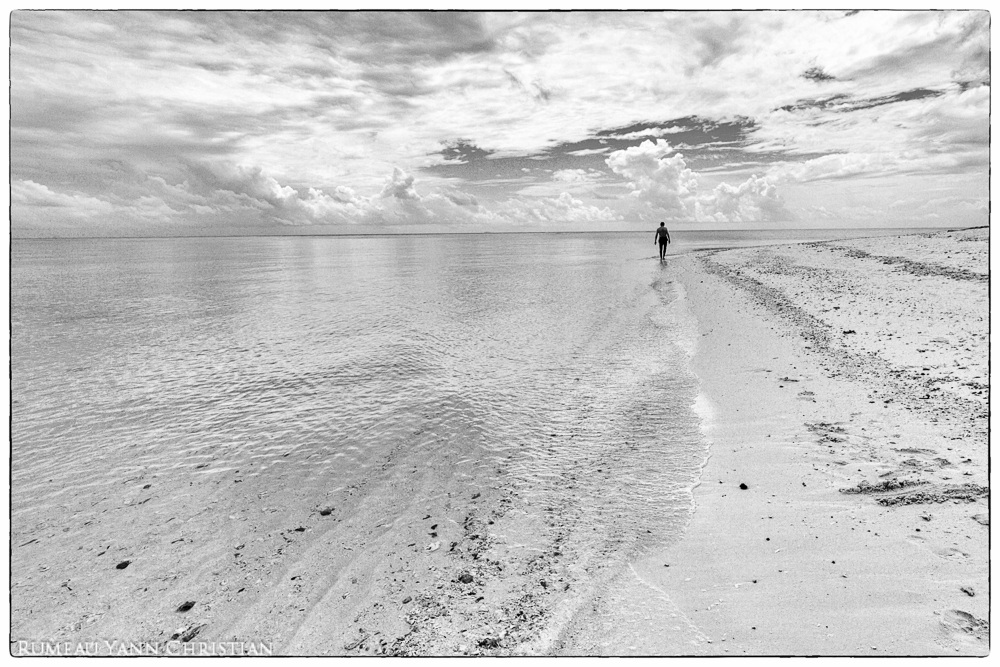 travel on foot between sky and sea