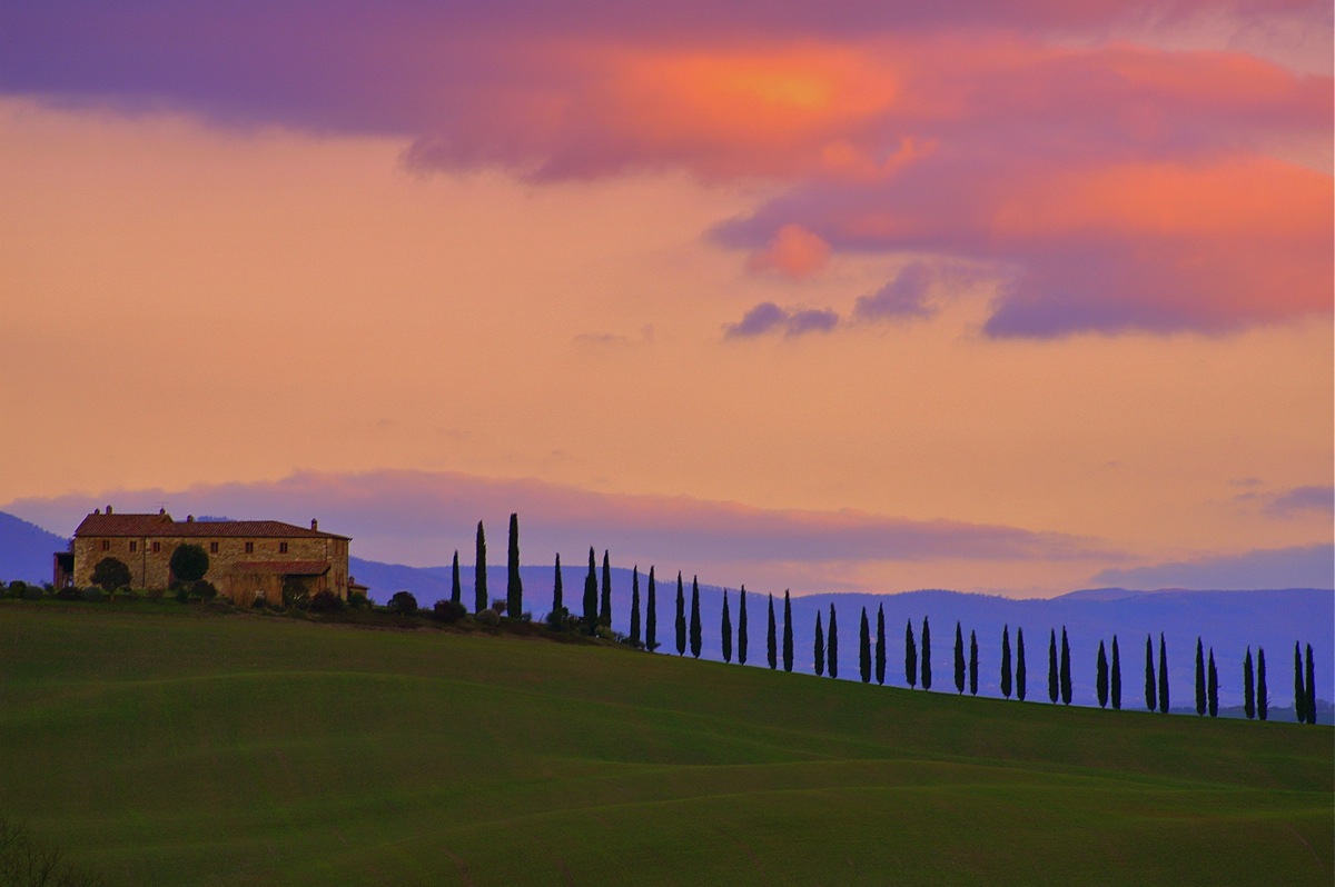 the suggestive profiles of Val d'Orcia