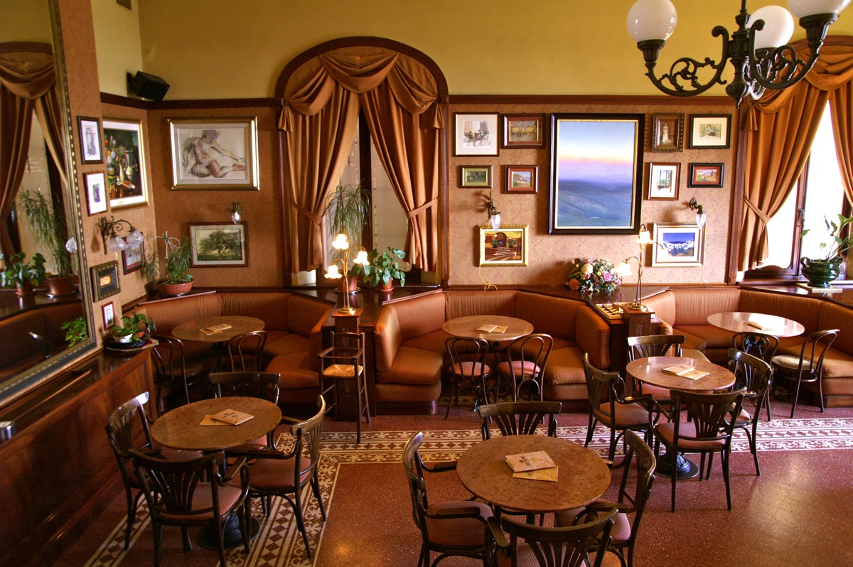 Montepulciano: the historic Caffè Poliziano