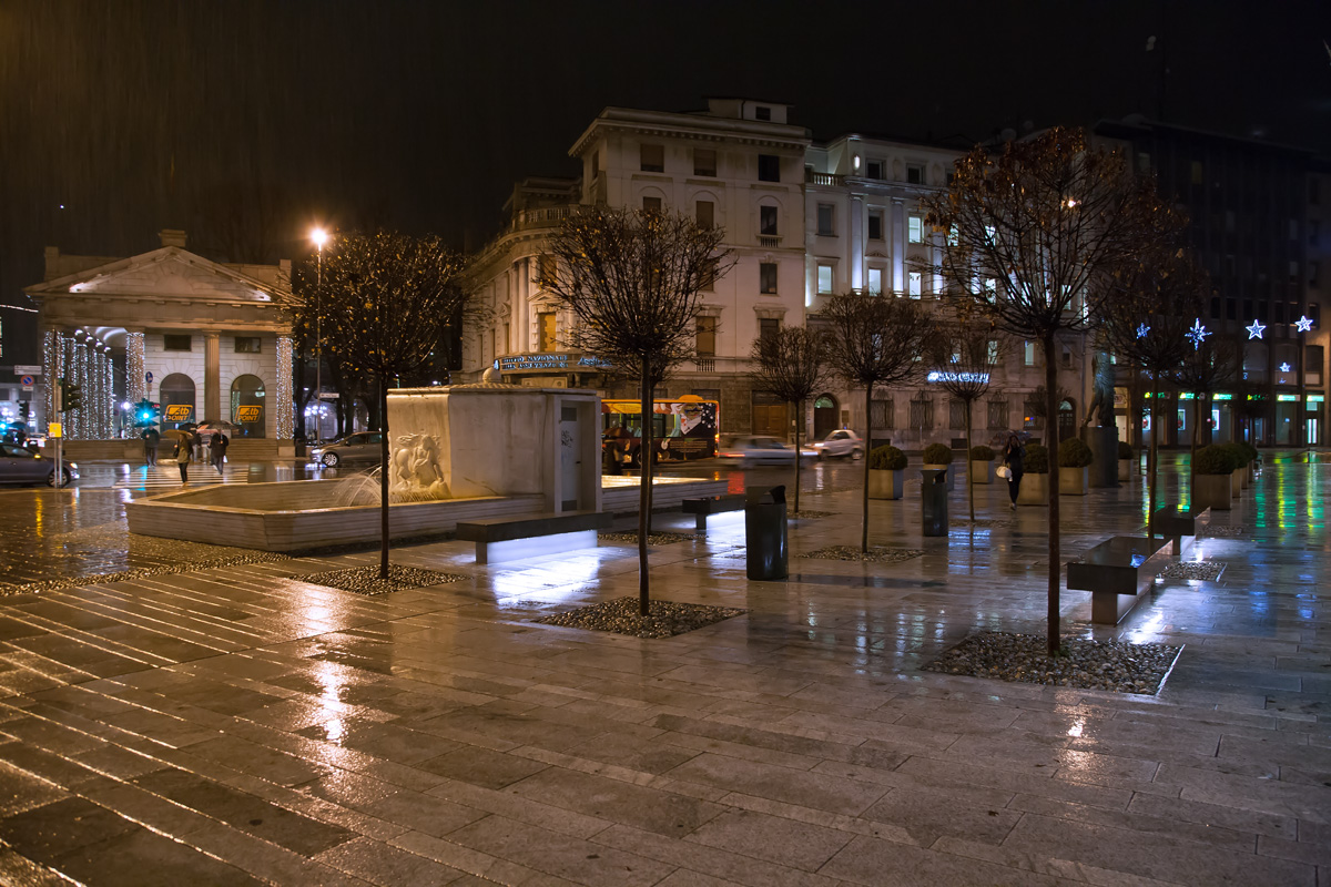 Under the rain chasing reflections