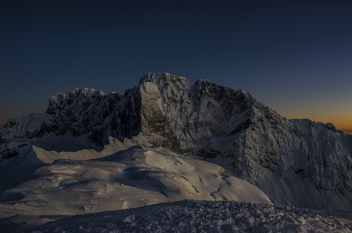 la regina col vestito bianco