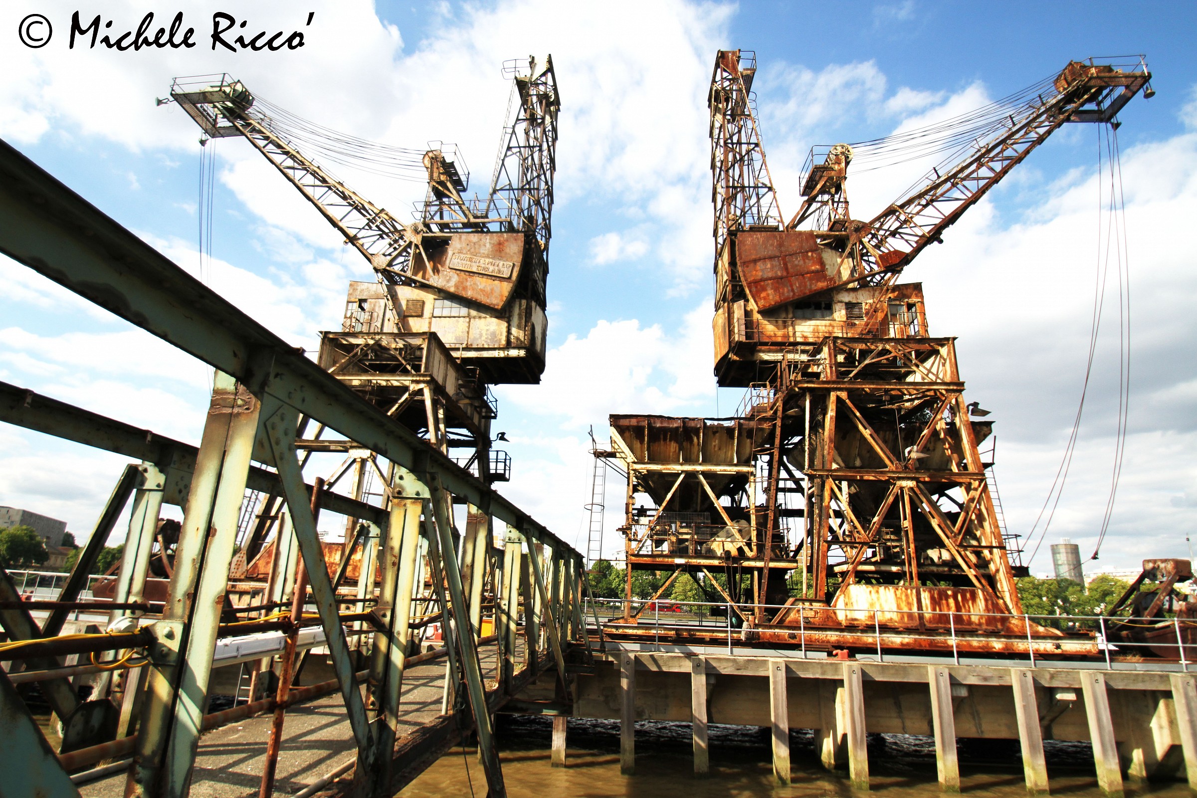 Londra scarico carico merci sul Tamigi