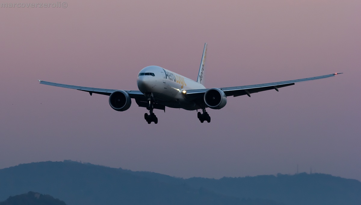 Boeing 777f Aerologic sunset landing