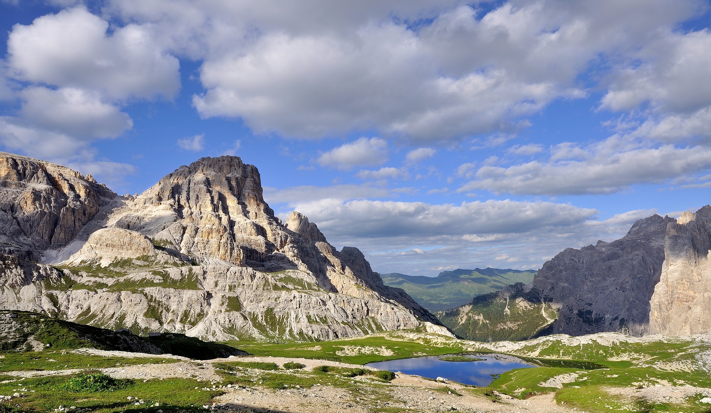 ... behind the Rifugio Locatelli