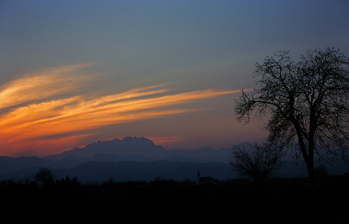 Il Monte Rosa dalla campagna novarese