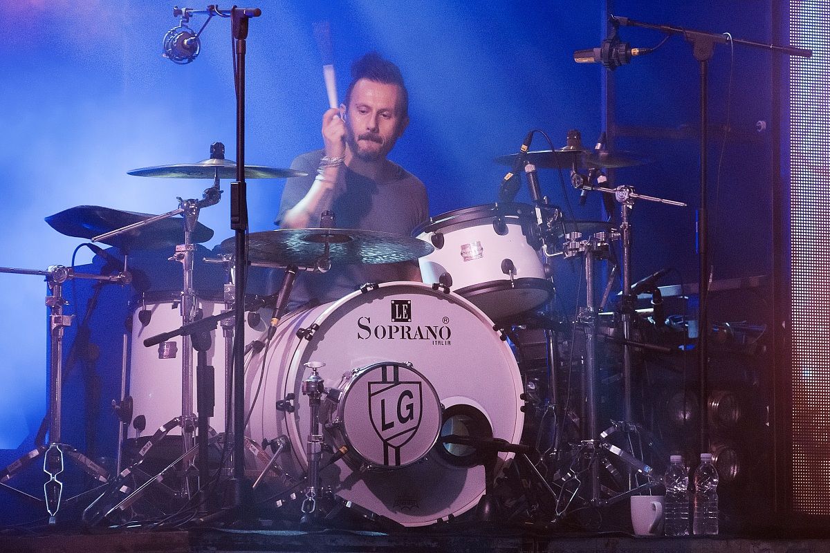 Nek in concerto ........ il batterista