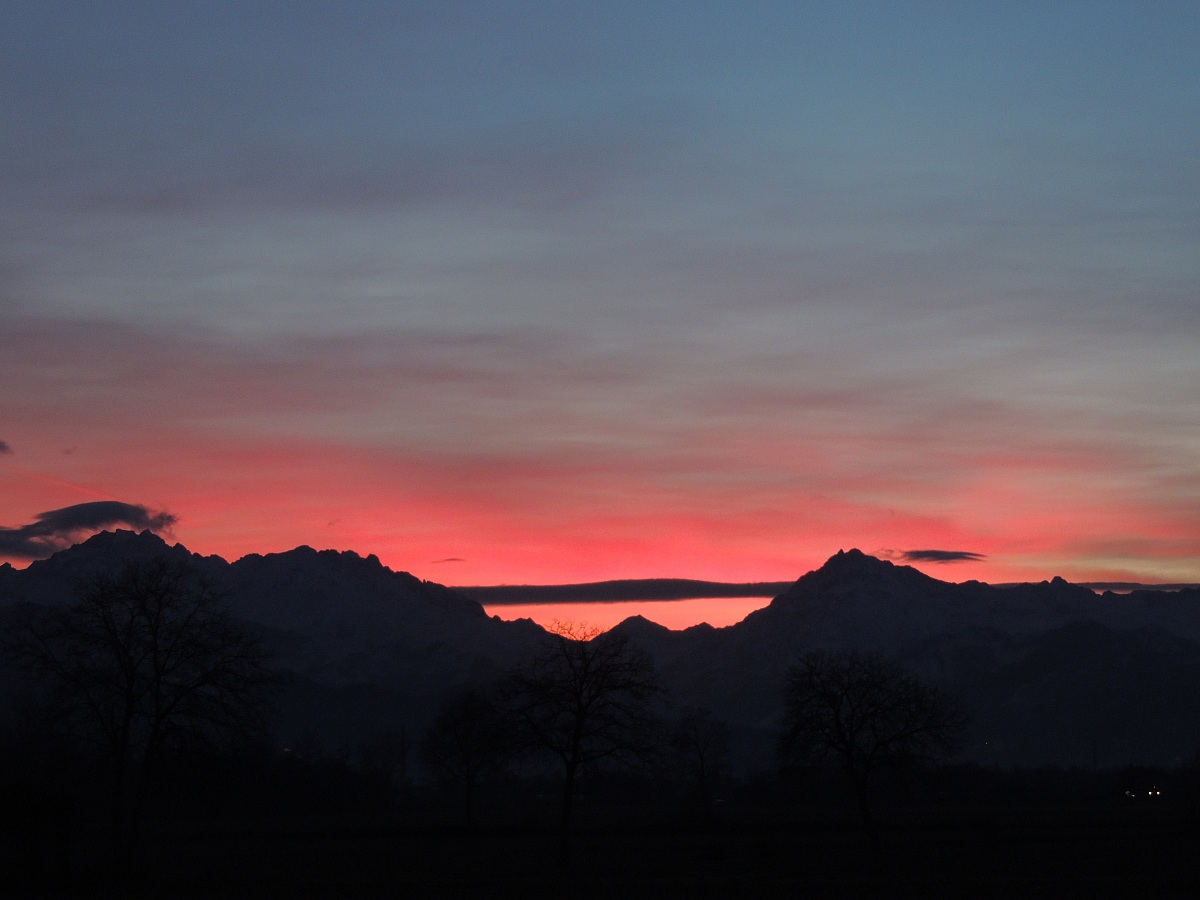 ponte di nuvole al tramonto tra m.matto e argentera