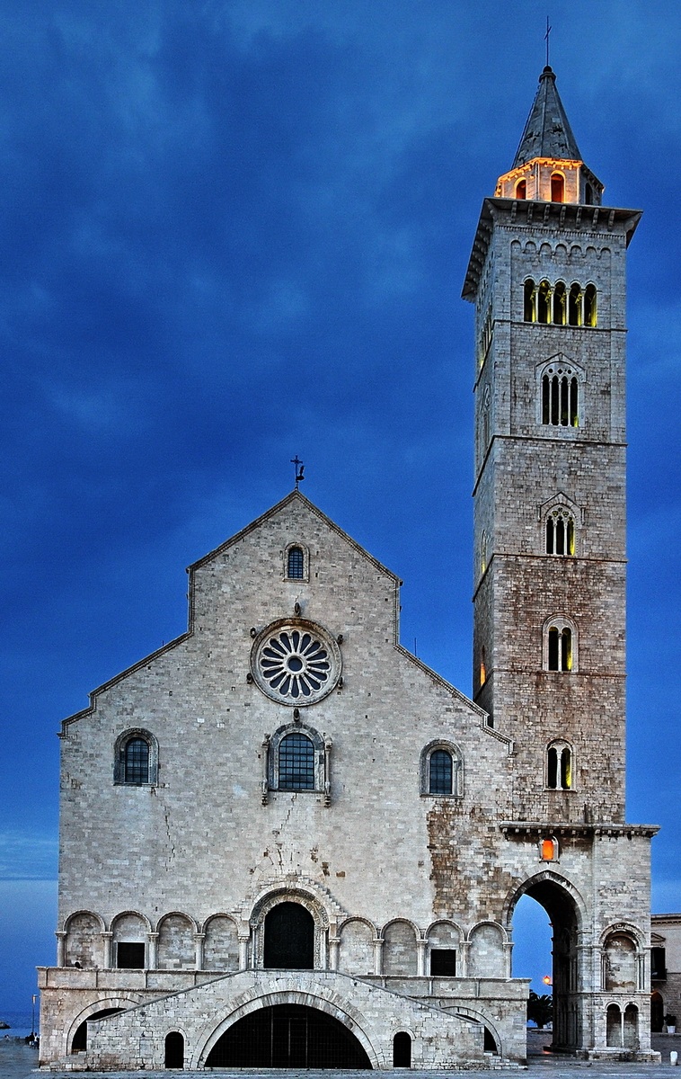 dusk in Trani