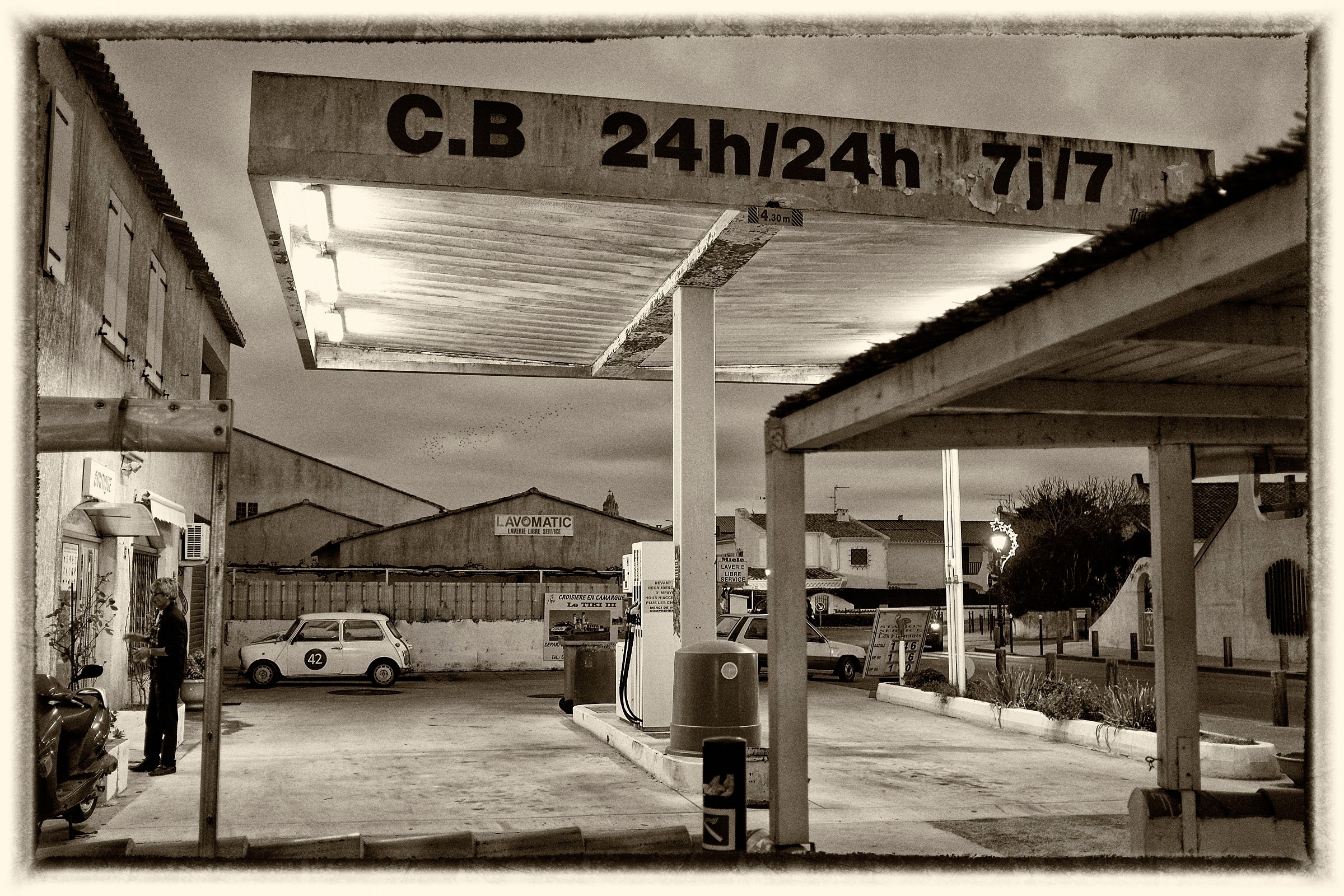 (old) gas station