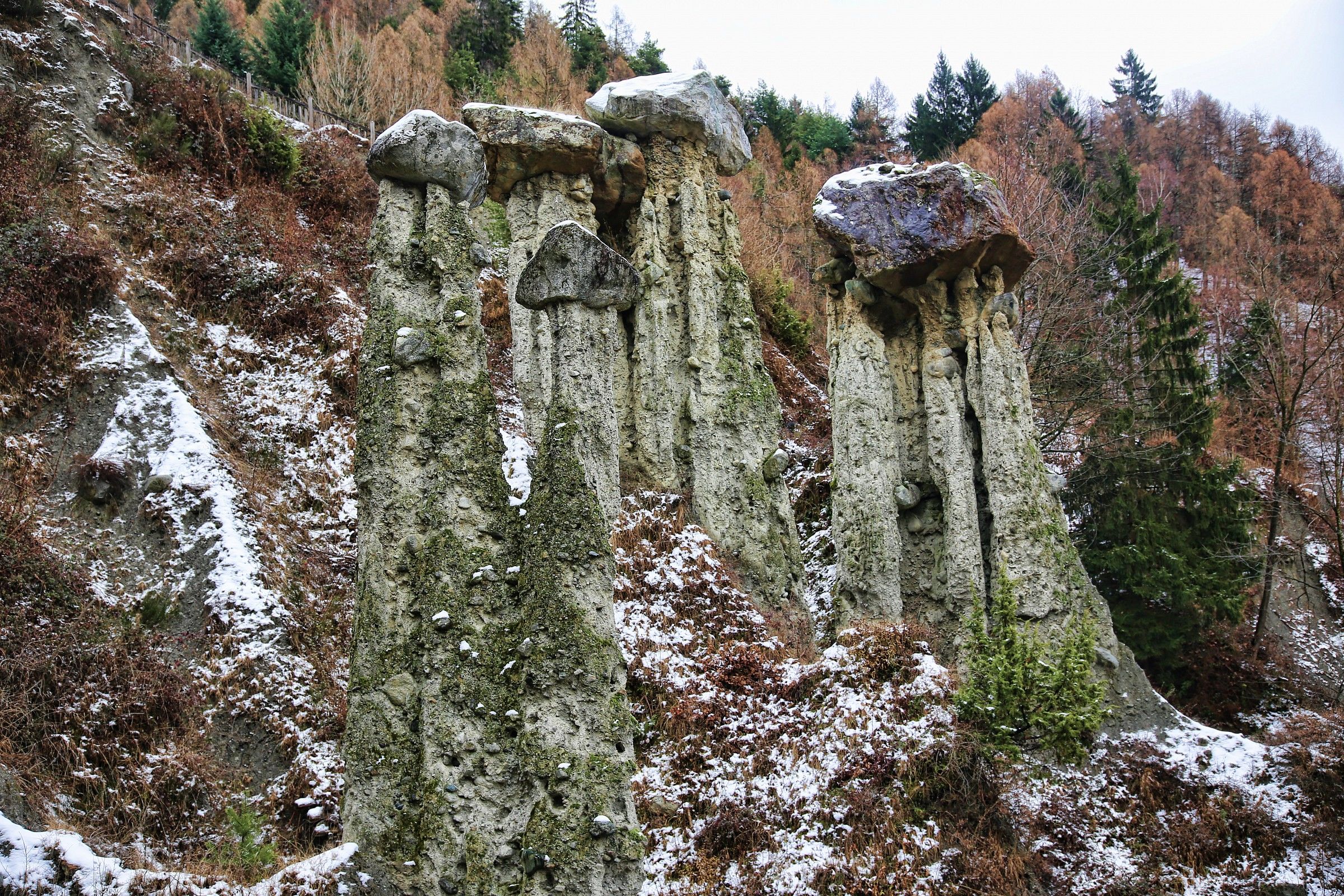 pyramid of earth Postalesio