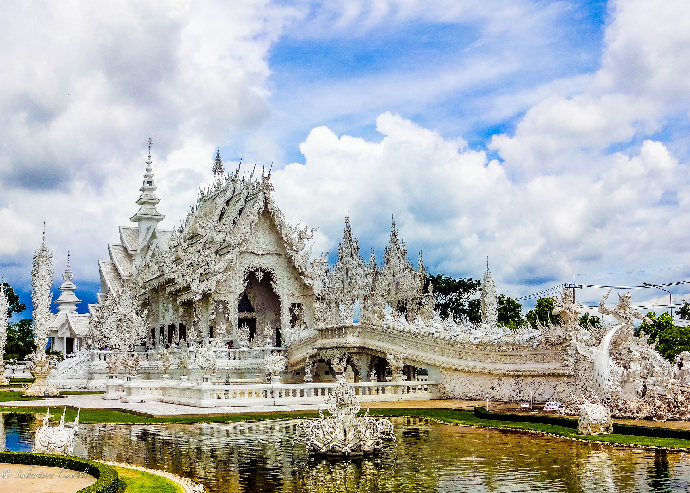 Il tempio bianco (Wat Rong Khun)-Chiang Rai