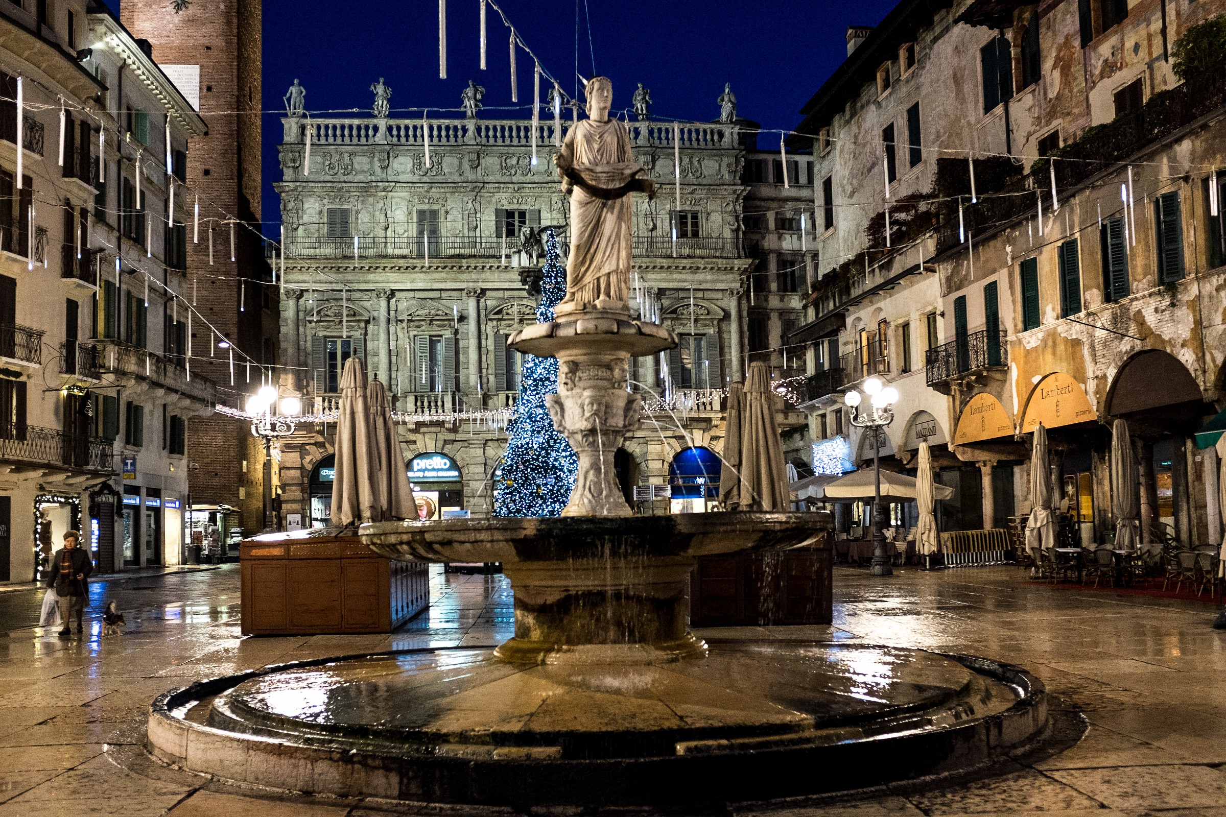 Verona - piazza Erbe 1
