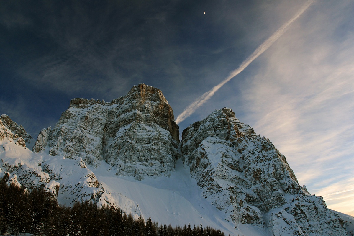 La luna che sorveglia il Pelmo....