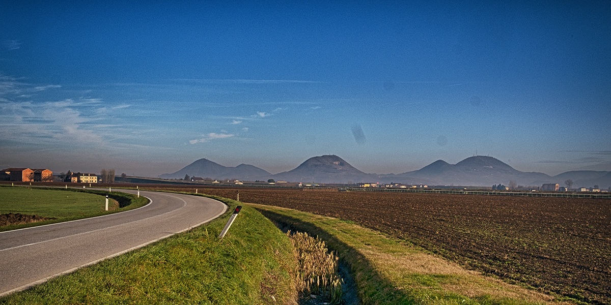 The fog the steep hills (Hills) ...