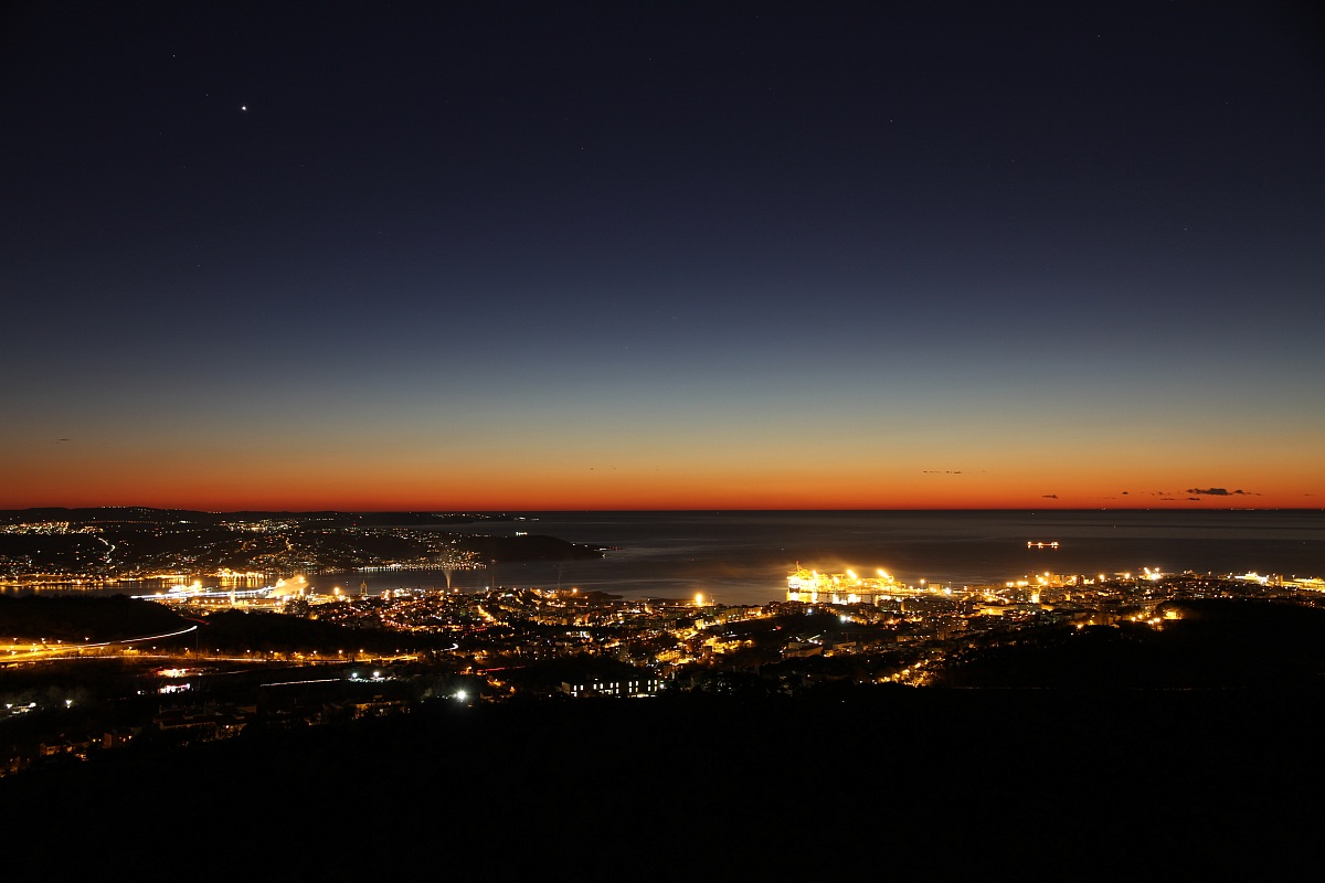 7 The blue hour on the harbor